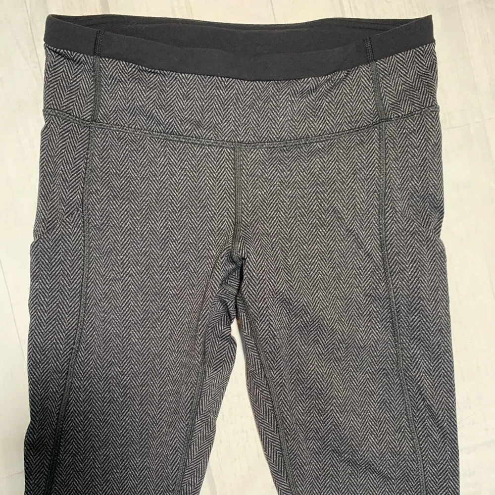 Lululemon Herringbone leggings. Black/gray. Size 8. - Picture 6 of 12